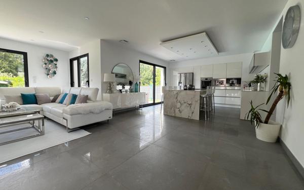 Maison à vendre    7 pièces • 195 m2 Saint-Denis-en-Val