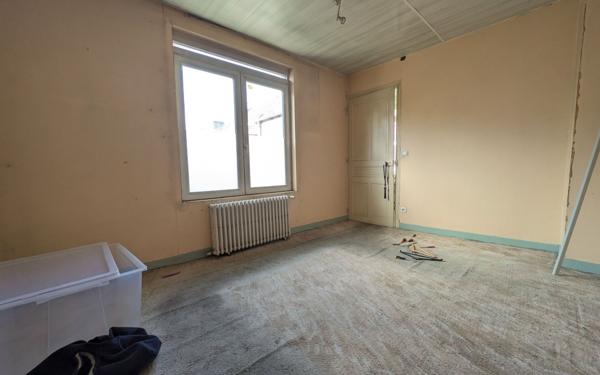 Maison à vendre    3 pièces • 145 m2 Saint-Quentin