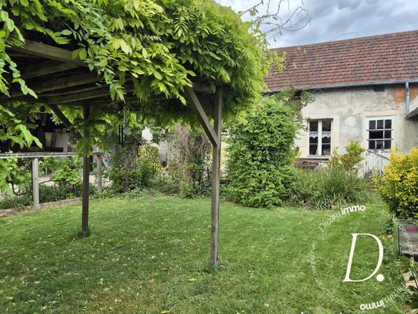MAISON HYPER CENTRE DE GASNY - AVEC GRANGES ET DEPENDANCE