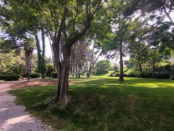 Six-fours les plages La Coudoulière. Appartement T2 de 23,75m² avec loggia de 7m² + place de parking
