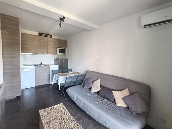 Six-fours les plages La Coudoulière. Appartement T2 de 23,75m² avec loggia de 7m² + place de parking