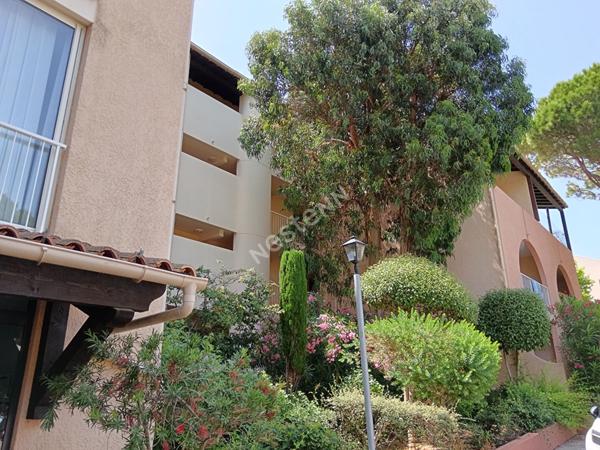 Six-fours les plages La Coudoulière. Appartement T2 de 23,75m² avec loggia de 7m² + place de parking