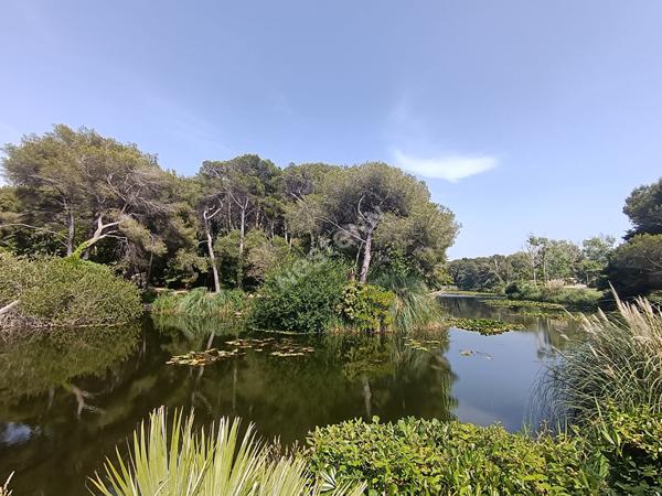 Six-fours les plages La Coudoulière. Appartement T2 de 23,75m² avec loggia de 7m² + place de parking