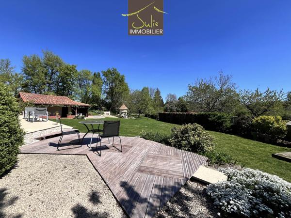 Belle Propriété de plain-pied avec dépendances sur 2155m² de parc clos.