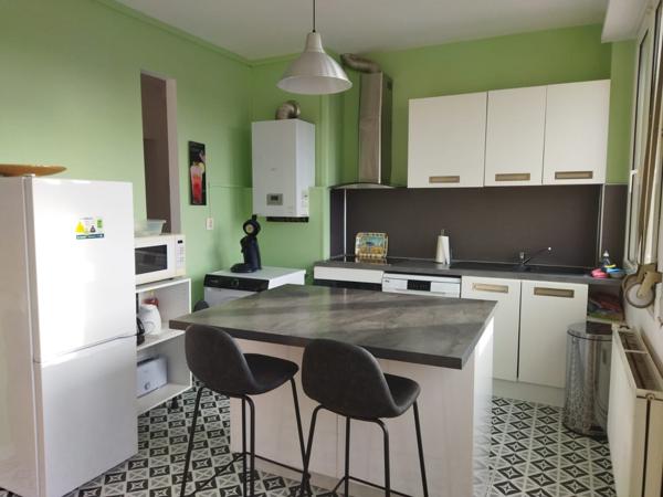 Appartement
                                                                                                                                                                                                                                                                                                                        4 pièce(s)                                                                                                                                                                                                          2 chambre(s)                                                                                                                                                                                                          72  m²