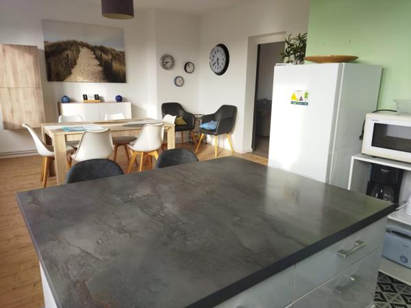 Appartement
                                                                                                                                                                                                                                                                                                                        4 pièce(s)                                                                                                                                                                                                          2 chambre(s)                                                                                                                                                                                                          72  m²