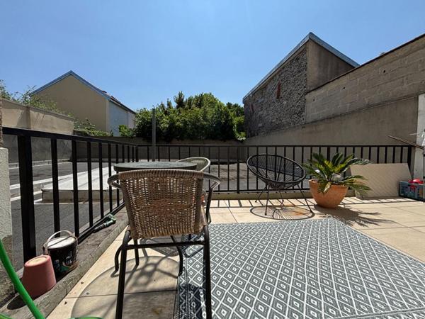 Le Coup de Coeur à Noisy-le-Sec ! F2 Rénové avec Terrasse ensoleillée & Parking