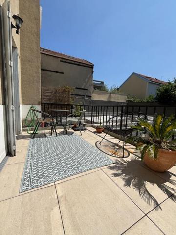 Le Coup de Coeur à Noisy-le-Sec ! F2 Rénové avec Terrasse ensoleillée & Parking