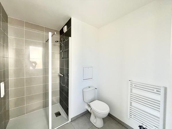 A VENDRE appartement vendu libre à Fleury Sur Orne 2 pièce(s) 42.19 m2 - terrasse - vue dégagée - terrasse- cave - parking