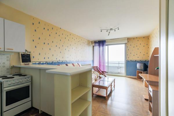 T1 dernier étage avec vue panoramique sur Nancy, cave et place de parking