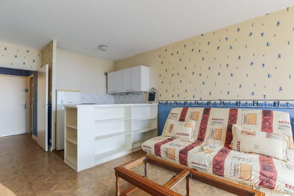 T1 dernier étage avec vue panoramique sur Nancy, cave et place de parking