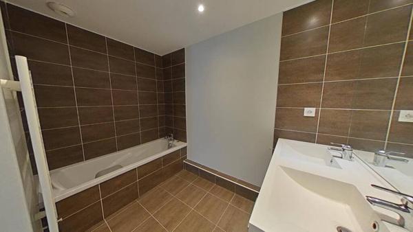 F3 avec terrasse et garage à proximité de la gare