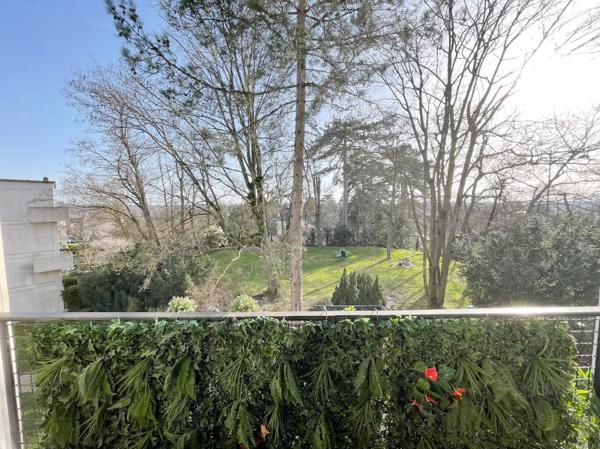 Versailles (78000) VERSAILLES CLAGNY MONTREUIL - SUPERBE DUPLEX de 68m2 utiles - BALCON - VUE sur le PARC PARTAGE de la RESIDENCE