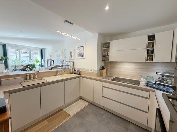 HYERES - Appartement T4 de 120 m² - Terrasse - Garage