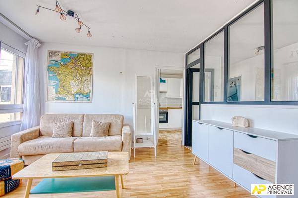 Le Chesnay limitrophe Versailles Appartement 2 pièces de 42.04 m² carrez situé au 4ème et dernier étage avec ascenseur et cave €265 000 ** - Référence 27157