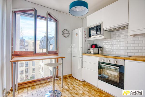 Le Chesnay limitrophe Versailles Appartement 2 pièces de 42.04 m² carrez situé au 4ème et dernier étage avec ascenseur et cave €265 000 ** - Référence 27157