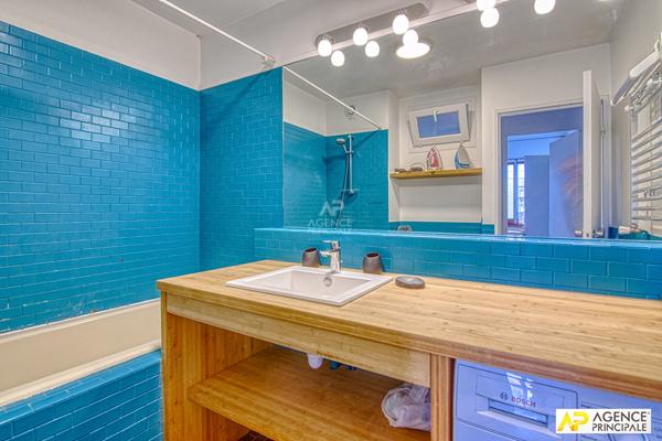 Le Chesnay limitrophe Versailles Appartement 2 pièces de 42.04 m² carrez situé au 4ème et dernier étage avec ascenseur et cave €265 000 ** - Référence 27157