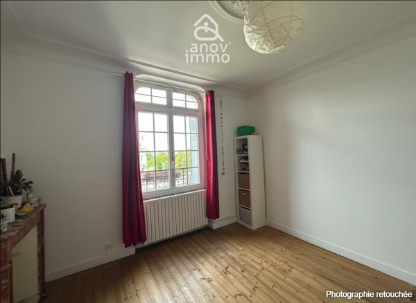 Maison
                                                                                                                                                                                                                                                                                                                        7 pièce(s)                                                                                                                                                                                                          4 chambre(s)                                                                                                                                                                                                          200  m²