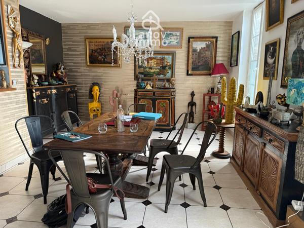 Maison
                                                                                                                                                                                                                                                                                                                        10 pièce(s)                                                                                                                                                                                                          6 chambre(s)                                                                                                                                                                                                          255  m²