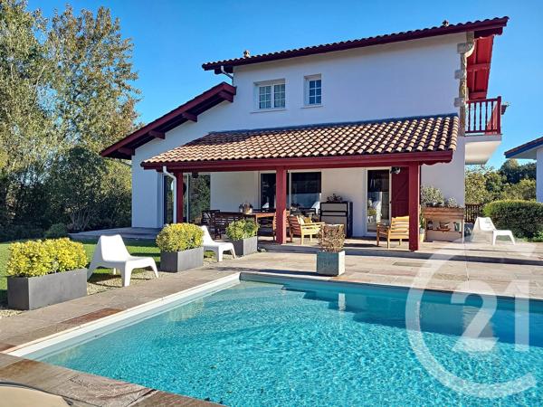Maison à vendre  9 pièces - 246 m 2   ST PIERRE D IRUBE  - 64
