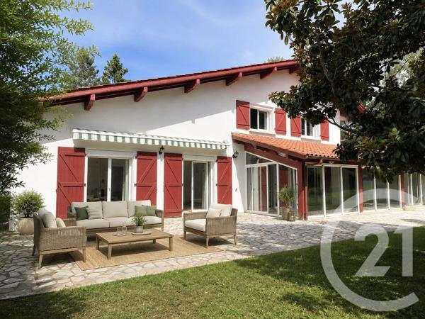 Maison à vendre  9 pièces - 246 m 2   ST PIERRE D IRUBE  - 64