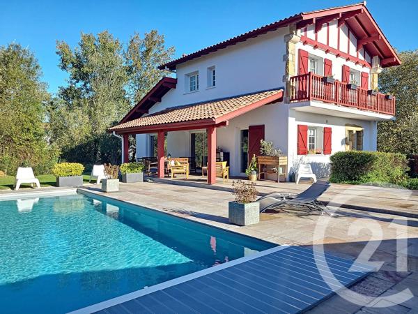 Maison à vendre  9 pièces - 246 m 2   ST PIERRE D IRUBE  - 64