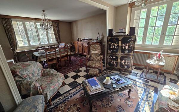 Maison à vendre    7 pièces •  Montceau-les-Mines