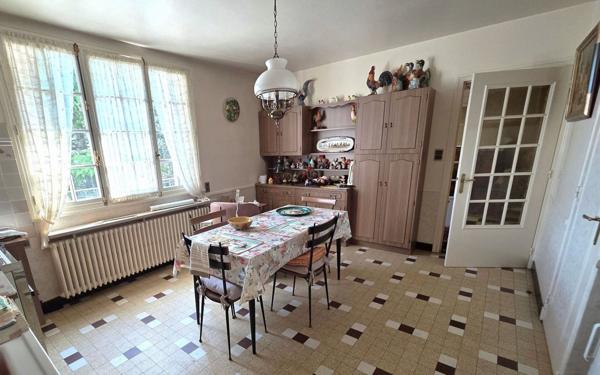 Maison à vendre    7 pièces •  Montceau-les-Mines