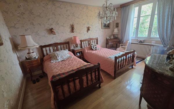 Maison à vendre    7 pièces •  Montceau-les-Mines