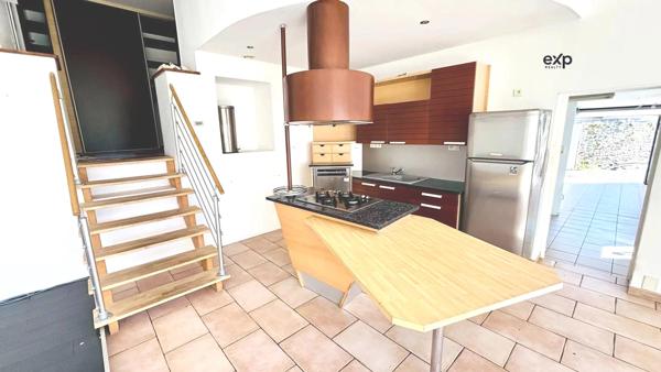 Maison 5 pièces 136 m2 avec piscine.