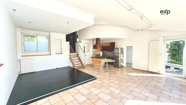 Maison 5 pièces 136 m2 avec piscine.