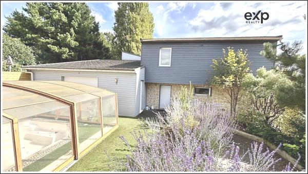 Maison 5 pièces 136 m2 avec piscine.
