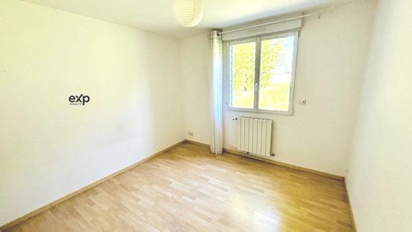 Maison 5 pièces 136 m2 avec piscine.