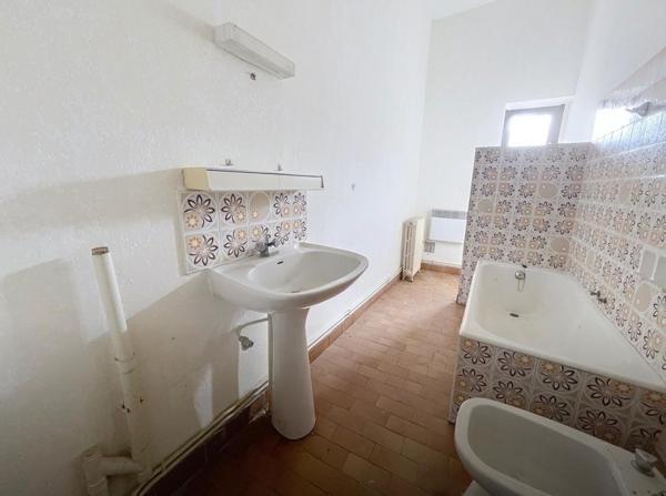 Maison familiale ou investissement 12 pièces 317 m2 à rénover