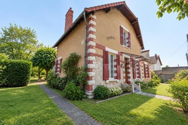 Maison à vendre 189 900 € Saint-Germain-du-Puy 7 p 138 m² DPE F