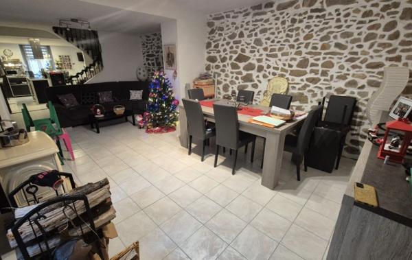 Vente Maison de village Avec cour grenier et atelier Homps   