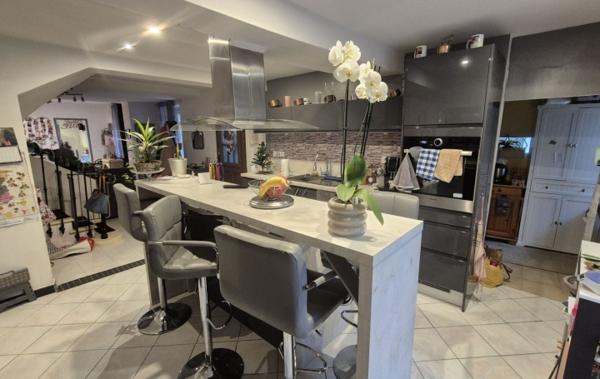 Vente Maison de village Avec cour grenier et atelier Homps   