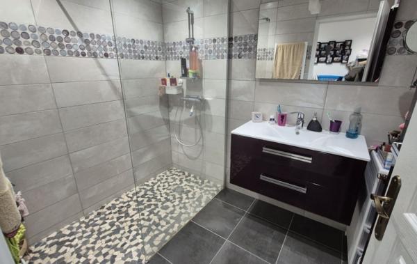 Vente Maison de village Avec cour grenier et atelier Homps   