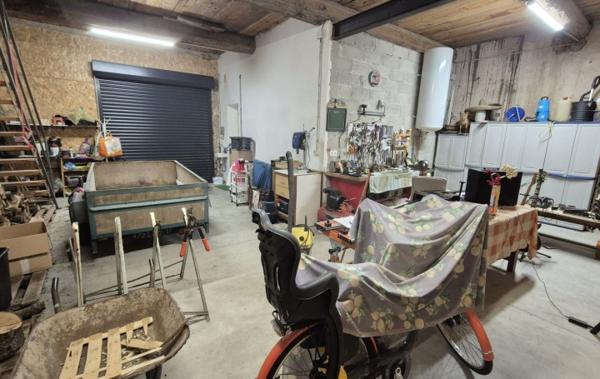Vente Maison de village Avec cour grenier et atelier Homps   