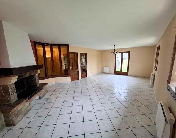 Maison traditionnelle de 104 m² avec grand sous-sol et terrain clos