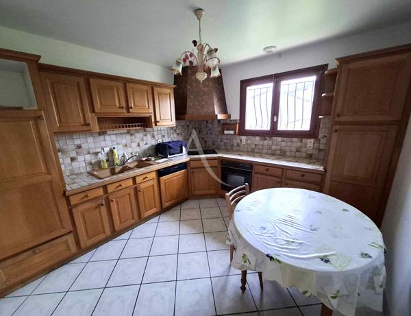 Maison traditionnelle de 104 m² avec grand sous-sol et terrain clos
