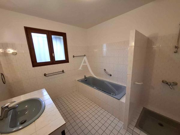 Maison traditionnelle de 104 m² avec grand sous-sol et terrain clos