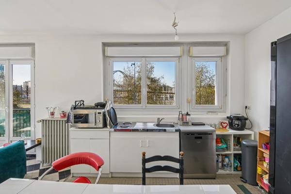 37000 – TOURS – APPARTEMENT T4 – LUMINEUX – BALCON – CAVE – À 10 MINUTES À PIED DE LA GARE