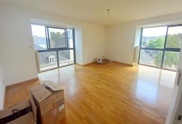 Appartement T4 lumineux de 80 m² – Plein centre-ville de Mayenne avec garage et cave
