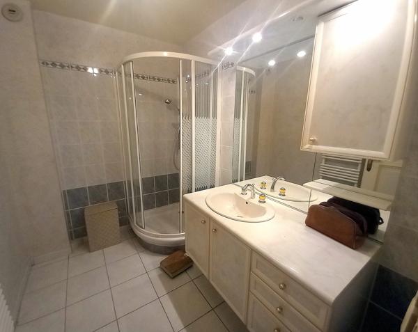 Appartement T4 lumineux de 80 m² – Plein centre-ville de Mayenne avec garage et cave