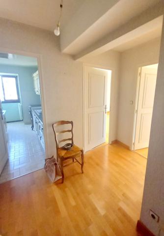 Appartement T4 lumineux de 80 m² – Plein centre-ville de Mayenne avec garage et cave