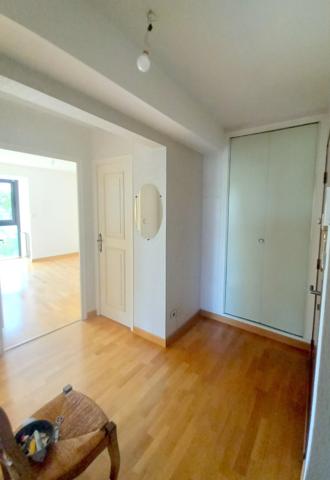 Appartement T4 lumineux de 80 m² – Plein centre-ville de Mayenne avec garage et cave
