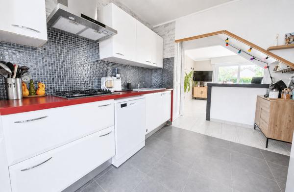 Maison 4 chambres avec jardin, garage et deux terrasses - Secteur recherché