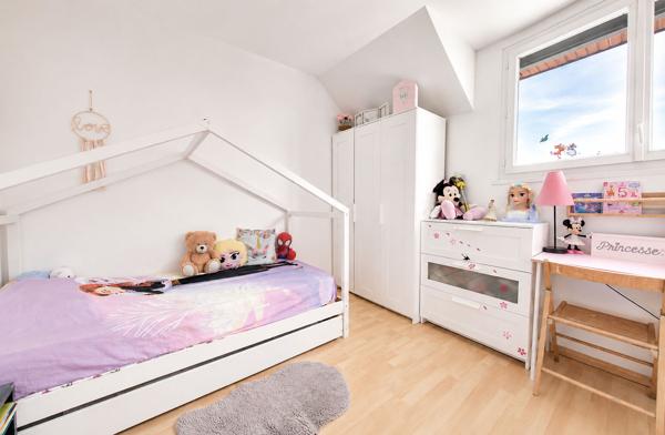 Maison 4 chambres avec jardin, garage et deux terrasses - Secteur recherché