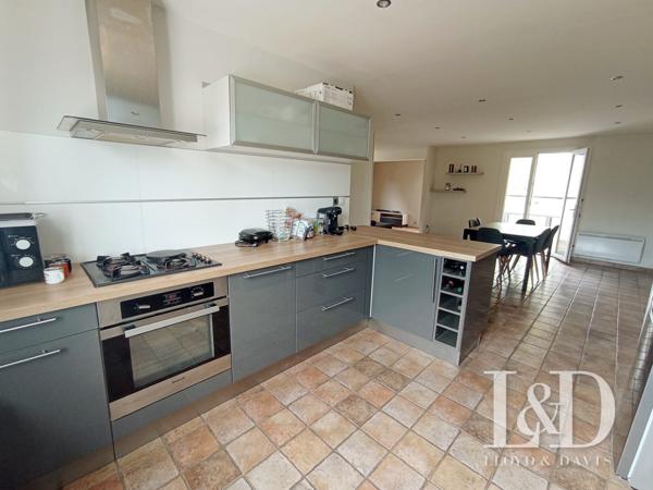 MAISON INDIVIDUELLE 117M2 - 4 CHAMBRES - PISCINE ET JARDIN- À 15 MINUTES DE SENS